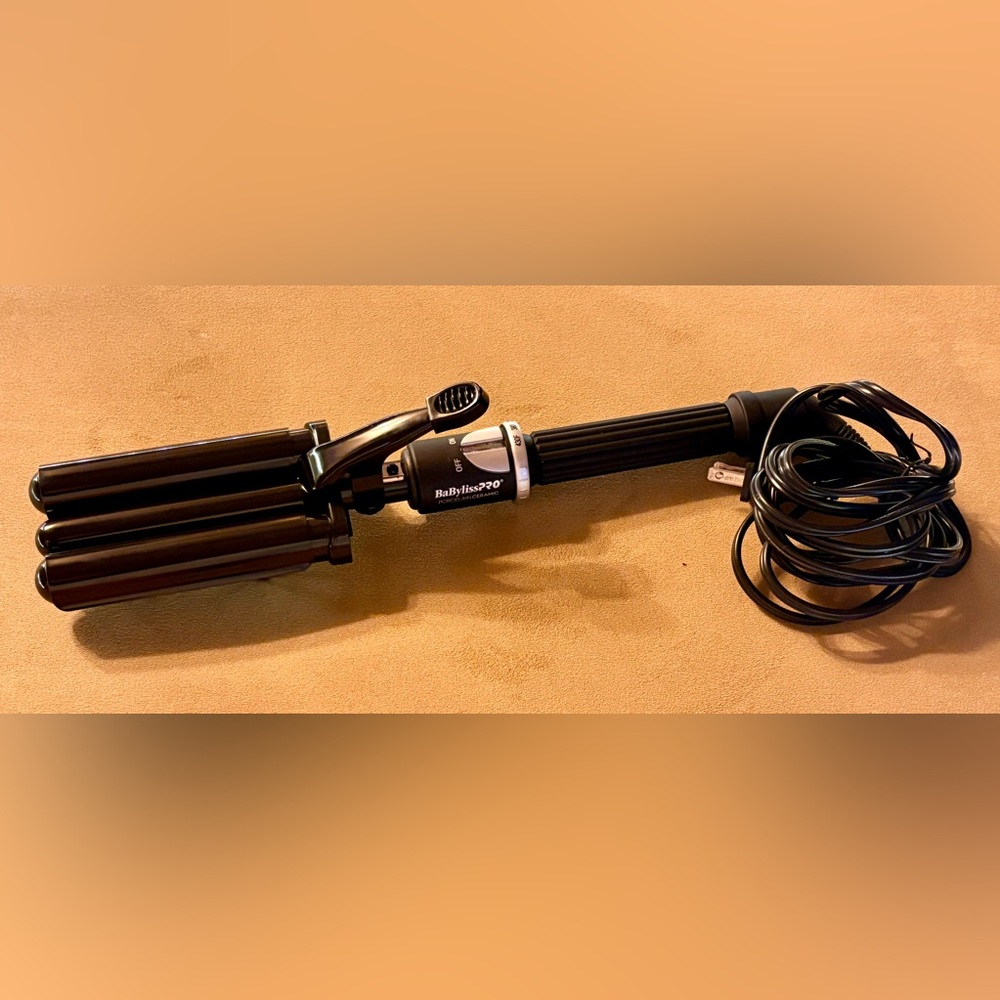 NEW BaBylissPRO Porcelain Ceramic Black Professional Triple Barrel Waver
